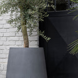 Pax Pflanzkübel Grau aus Fiberstone – Seitenansicht