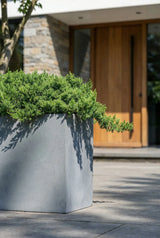 Jort Pflanzkübel Grau aus Fiberstone – Nahaufnahme der Fiberstone-Oberfläche