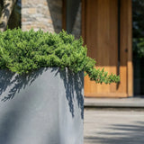 Jort Pflanzkübel Grau aus Fiberstone – Nahaufnahme der Fiberstone-Oberfläche