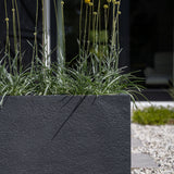 Jort Granite Pflanzkübel Midnight Schwarz aus Fiberstone – Detailansicht Oberfläche
