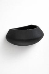 Hanging Wally Mini Tara Wandpflanzschale Schwarz aus Fiberstone – Seitenansicht
