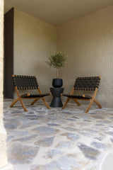 Mini Pax Pflanzkübel Schwarz aus Fiberstone – im Lifestyle-Setting