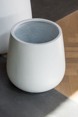 Pax Pflanzkübel Matt Weiß aus Fiberstone – im Garten