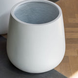 Pax Pflanzkübel Matt Weiß aus Fiberstone – im Garten