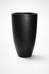 Ben Pflanzkübel Schwarz aus Fiberstone – konisch-hoch 72 cm freigestellt [mc]