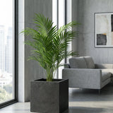 Block Pflanzkübel Midnight Schwarz aus Fiberstone Granite – im Lifestyle-Setting