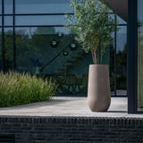 Nax Pflanzkübel Taupe aus Fiberstone – Seitenansicht