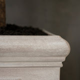 Block Classic Pflanzkübel Taupe aus Fiberstone – Detailansicht der Heritage-Oberfläche