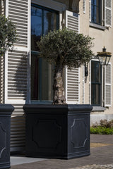 Jumbo Classic Pflanzkübel Schwarz aus Fiberstone – Detailansicht Heritage-Oberfläche