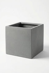 Mini Block Pflanzkübel Grau aus Fiberstone – quadratischer Kübel freigestellt [mc]
