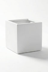 Mini Block Pflanzkübel Matt Weiß aus Fiberstone – quadratischer Kübel freigestellt [mc]