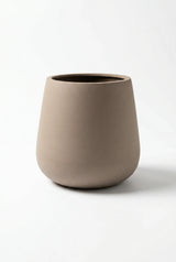 Pax Pflanzkübel Taupe aus Fiberstone – im Lifestyle-Setting