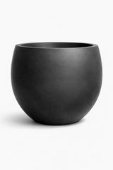 Jumbo Orb Pflanzkübel Schwarz aus Fiberstone – freigestellt