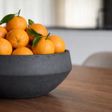 Vase Madu Black Washed – Offenporige Fiberclay-Oberfläche, 100% wasserdicht || Offenporige Oberläche | 100% wasserdicht