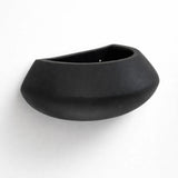 Hanging Wally Mini Tara Wandpflanzschale Schwarz aus Fiberstone – Seitenansicht