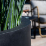 Ben Pflanzkübel Schwarz aus Fiberstone – Outdoor im Ambiente