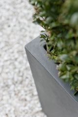 Block Pflanzkübel Grau aus Fiberstone – Outdoor im Ambiente