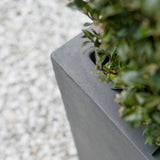 Block Pflanzkübel Grau aus Fiberstone – Outdoor im Ambiente